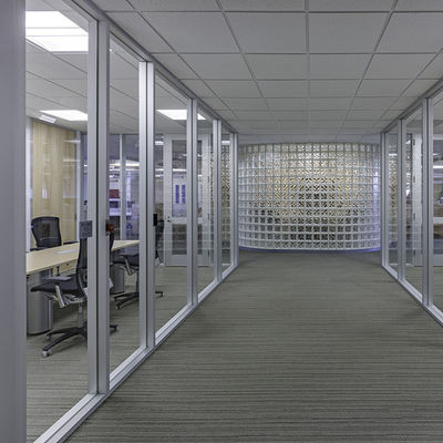 Parete divisoria in vetro a profilo di alluminio