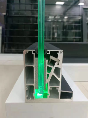 Lamel U Channel Glass Balustrade Installazione montata in cima con vetro stratificato