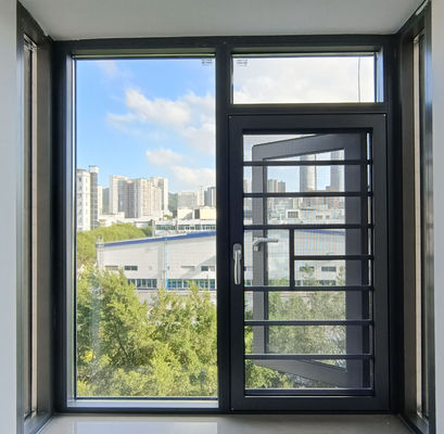 Swing di finestra chiudibile ad alta sicurezza aperto con blocco multipunto