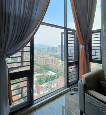 Moderna finestra d'alluminio a dondolo vetro isolato finestra a dondolo aperta