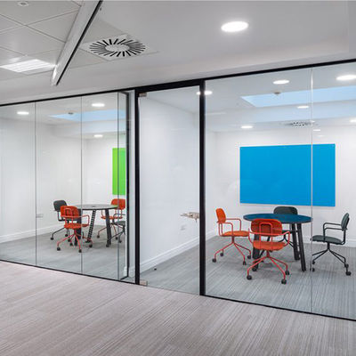 Pareti di ufficio con vetro temperato