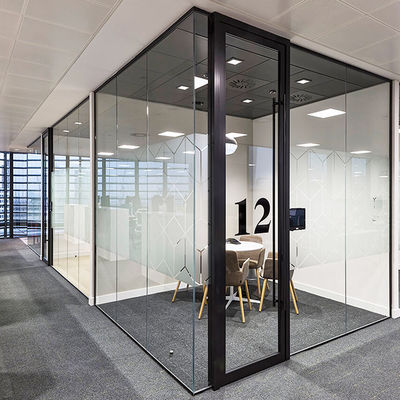 Pareti divisorie di vetro per ufficio insonorizzate Profili in alluminio rivestiti in polvere con porta