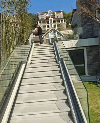 Balustrade di balcone in vetro esterno Lamel con canale in forma di U in alluminio