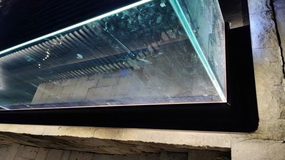 Barricata di alluminio e vetro senza cornice con luce a LED