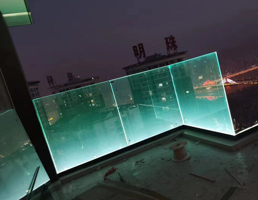 Barricata di alluminio e vetro senza cornice con luce a LED