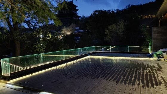 Balustrade di vetro in alluminio a canale U con luce a LED per balcone esterno