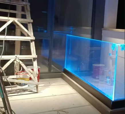 Balustrade di vetro in alluminio a canale U con luce a LED per balcone esterno