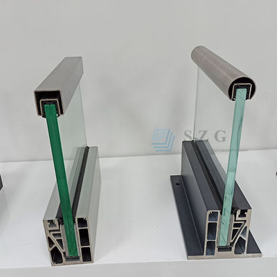 Barricata di vetro a luce a LED Alumini Moderni disegni di ringhiera Vetro temperato senza cornice Ringhiera esterno balcone