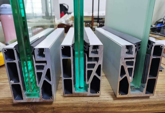 Corrosione resistente e resistente Design moderno senza cornice di vetro Balustrade di alluminio U Canale di vetro ringhiera