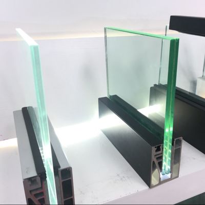 Balcone di vetro temperato stabile Balustrade Sistema di canale in vetro U con maniglia in alluminio