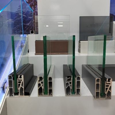 Barricata di vetro U senza cornice moderna con vetro temperato da 12-20 mm per uso esterno