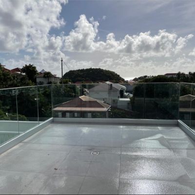 Barricata in vetro senza telaio con luci a LED e garanzia di oltre 5 anni