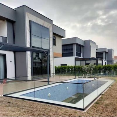 Vista aperta Barricata di vetro senza cornice Balcone Balustrade Canale in vetro U Con luci a LED