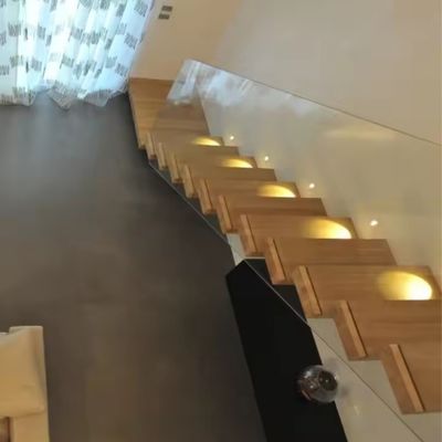 Villa Design Scala galleggiante Stringer in acciaio invisibile con ringhiera in vetro a battistrada in legno