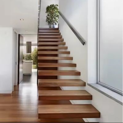 Moderna scala galleggiante interna o esterna con ringhiere e pedane personalizzate per edifici commerciali