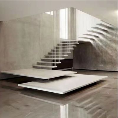 Moderna scala galleggiante interna o esterna con ringhiere e pedane personalizzate per edifici commerciali