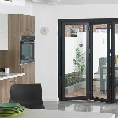 Finestre pieghevoli in alluminio e vetro temperato in quercia d'oro per i centri congressi