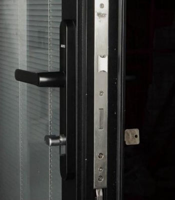 Porte a doppio ripiego a base di alluminio impermeabile personalizzato con alta durata ed efficienza energetica