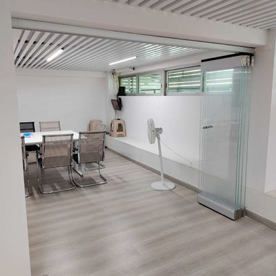 Porte a doppio ripiego a base di alluminio impermeabile personalizzato con alta durata ed efficienza energetica