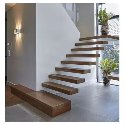 Scala galleggiante in legno di beech su misura con ringhiera di vetro e luci a LED finitura satinata
