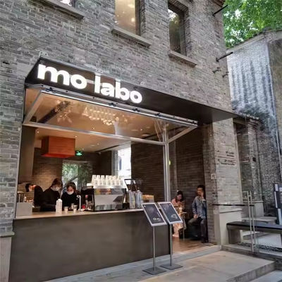 Finestra verticale in alluminio a doppio ripiegamento ad alta efficienza energetica con vetro e telaio personalizzati