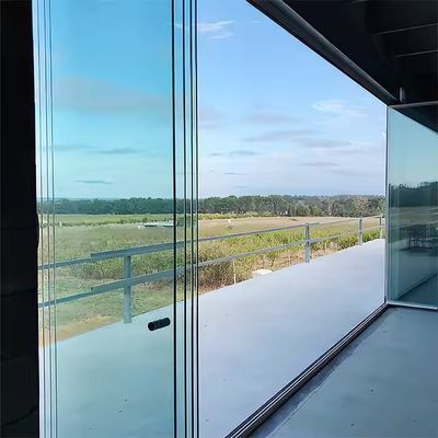 2Spessore del profilo.0 mm Porta in vetro pieghevole senza telaio in alluminio per divisori interni con colore del telaio personalizzabile