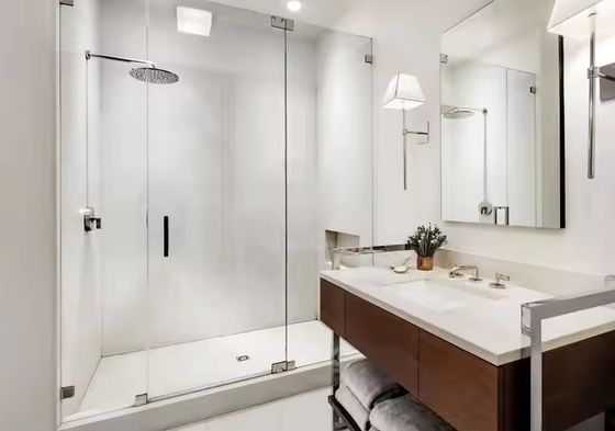 Cornice d'oro Cabina moderno bagno doccia con accessori hardware personalizzabili e manica bagno Porta in vetro temperato