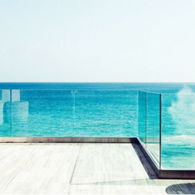 Moderno design 12mm Toughened Glass U Channel Railing con cinque anni di garanzia e finitura resistente alle intemperie