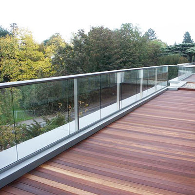 Moderno design 12mm Toughened Glass U Channel Railing con cinque anni di garanzia e finitura resistente alle intemperie