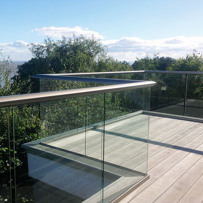Moderno design 12mm Toughened Glass U Channel Railing con cinque anni di garanzia e finitura resistente alle intemperie