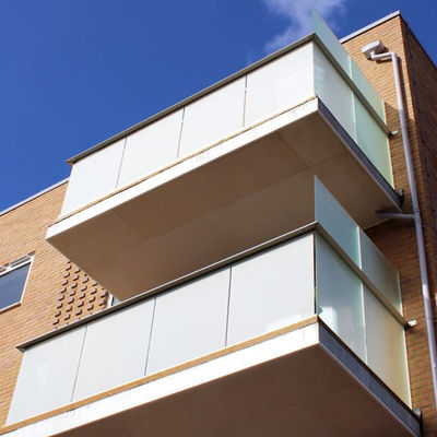 Ringhiera in vetro a U personalizzabile con garanzia di cinque anni e vetro stratificato temperato