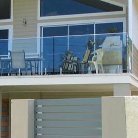 Barricata in vetro a canale U senza cornice con balaustra in vetro rinforzato da 12 mm