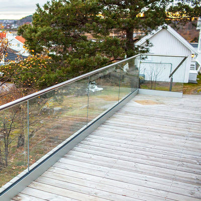 Ringhiera in vetro a U con LED da 12 mm di spessore disponibile per balaustra in vetro senza telaio per decking composito