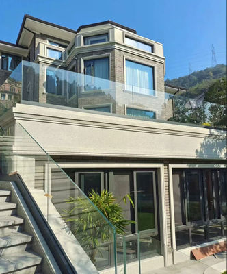 Balustrade di balcone in vetro esterno Lamel con canale in forma di U in alluminio