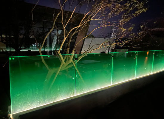 12 mm Scala senza telaio di vetro balcone ringhiera canale U con luce a LED