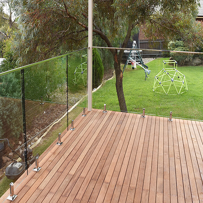 Ringhiera in vetro senza telaio con canale a U in alluminio, vetro temperato da 12 mm, kit balaustra per decking composito per esterni