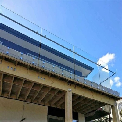 Sistema di ringhiera in vetro con distanziatori in acciaio inossidabile per balcone, terrazza e scale
